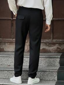 Manfinity Homme 男士休闲商务长裤采用简洁利落的剪裁和舒适的面料，完美融合了商务的干练与都市休闲风格。修身版型适合各种身材，轻松展现男士自信干练的形象。 - 黑色 - 查看 2