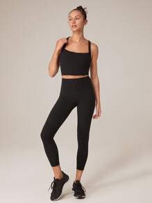 GLOWMODE 中等强度 FeatherFit™-Sculpt 内置罩杯可调节 V 形背部方领慢跑跑步训练 - 黑色 - 查看 8