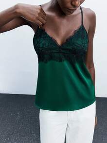 Maija Áo hai dây màu xanh đậm thanh lịch với dây mảnh và chi tiết ren tương phản, áo lụa xanh lá cây cho nữ mùa thu, áo hai dây màu xanh ngọc lục bảo, áo hai dây ren màu xanh đậm, áo hai dây mùa thu/mùa đông cho nữ, áo hai dây dự tiệc Giáng sinh thanh lịch cho gia đình. - Màu xanh lá cây đậm - Xem 5