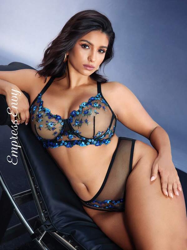 SHEIN Opulent Queen 2pcs Plus Size Women Floral Embroidery Underwire Bra Set