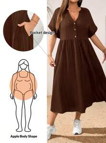 SHEIN Essnce 大码女装春夏时尚休闲宽松舒适日常黑色纹理面料 V 领短袖中长连衣裙，带口袋，女士夏季服装，工作服，曲线黑色连衣裙，教堂服装女士 - 棕色 - 查看 1
