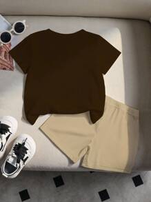 SHEIN Playful Pals 幼儿男童 HN 字母印花圆领短袖棕色 T 恤和宽松卡其色短裤基本款休闲装，夏季 - 彩色 - 查看 2