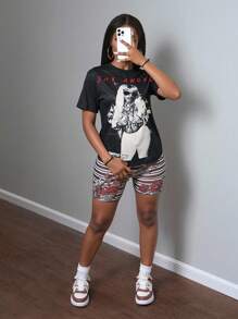 Slaydiva 2 Stücke/Set Sommer Musik Festival Y2K Stil Sexy lässige Streetwear LA Hiphop Grafik Muster Loose Fit Rundhals Kurzarm Schwarzes T-Shirt + hochtaillige eng anliegende Sexy Mesh gestreifte Grafik Muster Shorts für Frauen