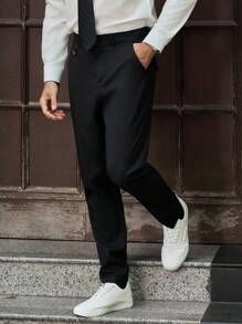 Manfinity Homme 男士休闲商务长裤采用简洁利落的剪裁和舒适的面料，完美融合了商务的干练与都市休闲风格。修身版型适合各种身材，轻松展现男士自信干练的形象。 - 黑色 - 查看 6