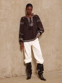 SHEIN Privé 秋冬复古闪耀假日派对狂欢节郊游泳装度假波西米亚风 BOHO 热辣户外层次丰富婚礼季宴会成人礼女士度假几何印花系领插肩袖宽松衬衫奢华舞会圣诞节新年 - 棕色 - 查看 5
