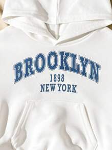 SHEIN Playful Pals Bộ 2 món đồ bé trai sơ sinh màu trắng, phong cách đường phố thường ngày mùa thu, áo hoodie họa tiết chữ thời trang dạo phố và quần denim, phong cách page boy, đi học tựu trường - Nhiều màu - Xem 7