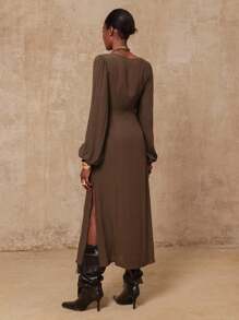SHEIN Privé VITNOS 秋冬聚会宴会端庄老款女士纯色侧开衩下摆长款修身圆领灯笼袖连衣裙 - 咖啡棕 - 查看 2