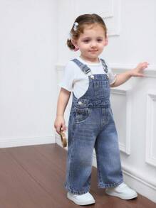 SHEIN 女婴可爱装饰蓝色牛仔背带裤，秋季休闲度假乡村风，秋季儿童休闲舒适装 - 中等水洗藍 - 查看 3