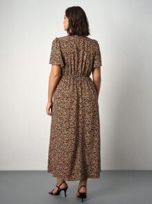 SHEIN Tall CURVE Plus Size Teacher Clothes,Bridgerton V-Neck All-Over Print Summer Short Sleeve Dress,Beach Dress Sundress,Holiday Outfits Boho - Brown - View 2
