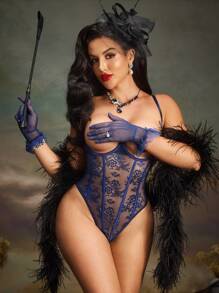 迷人性感，带钢圈，镂空胸围，开裆，蕾丝缝线，透视，迷人曲线，适合女性外出穿着的性感紧身衣