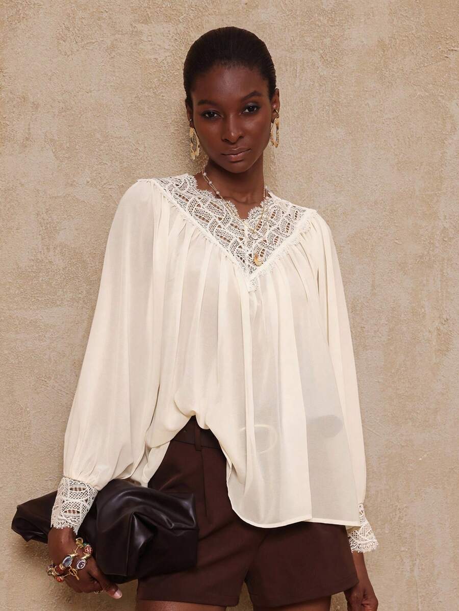 SHEIN Privé Blouse élégante pour femmes VITNOS en couleur unie avec patchwork en dentelle, style bohème de luxe pour les vacances d'automne et d'été - Nude - Voir 1