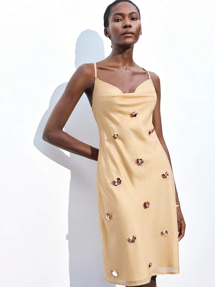 SHEIN Maija Women's Champagne Color Beaded Floral Accent Decorated Design Summer Versatile Modern Elegant Urban Fashionable Comfortable Fitted Halter Crossback Strap Beaded Floral All-Over Decorated Romantic Mermaid Style Music Event Social Outfit Glamorous Party Cruise Dress Elegant And Intellectual Female Wedding Guest Dress Outfit And Beautiful French Slouchy High-End Sense Of Intelligence And Elegance Old Money Style Cruise Clothing Vacation Wear