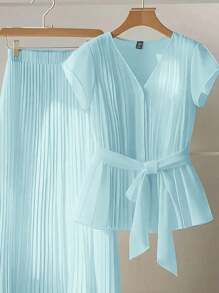 Franclia 女士加大码优雅纯色 V 领褶皱面料腰带蝴蝶结装饰褶皱中长裙和休闲衬衫两件套，度假休闲设计 - 淺藍色 - 查看 3