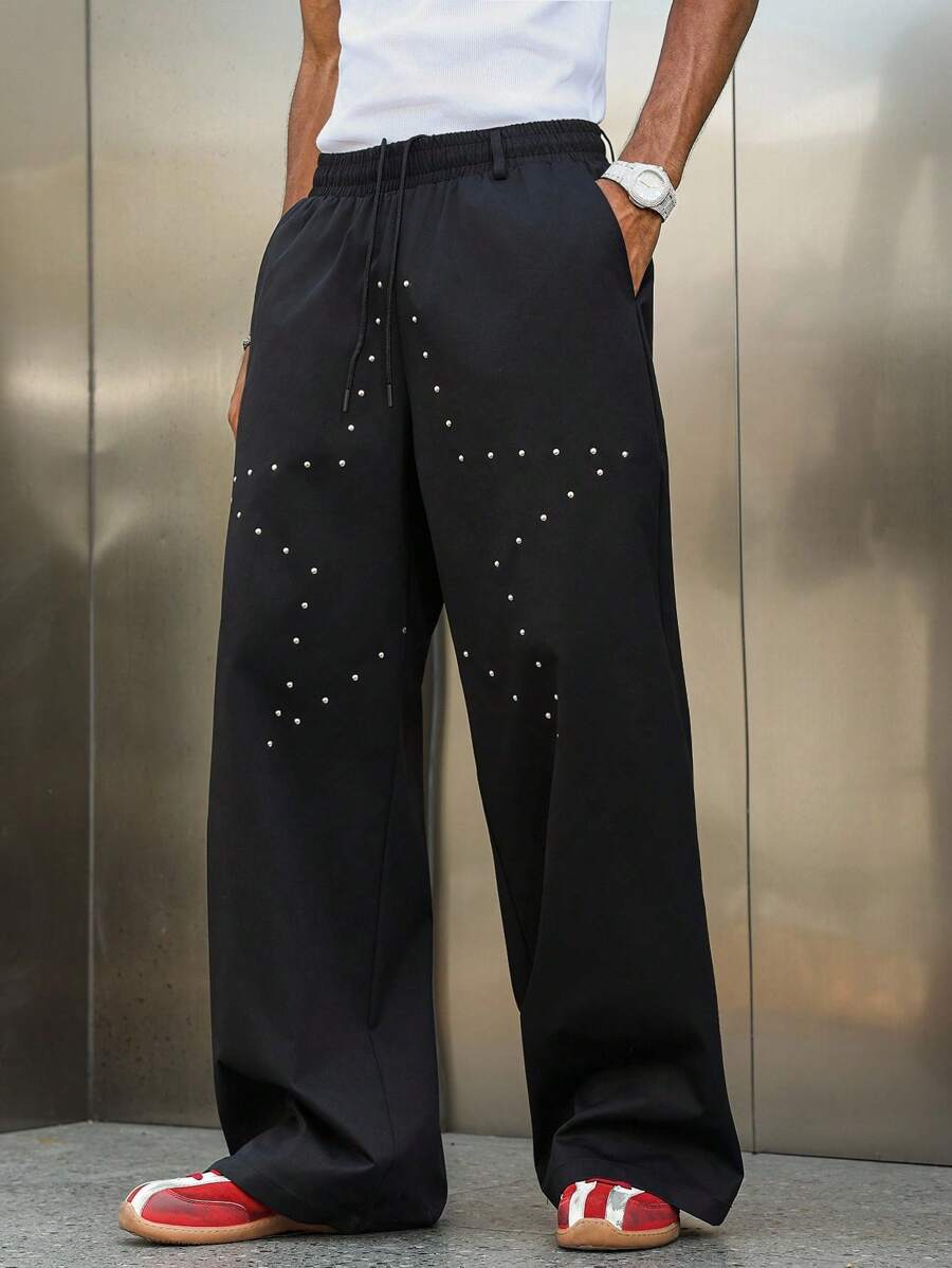 Manfinity Streetrush Pantalones de pierna ancha con cordón en la cintura, bolsillos y tachuelas con forma de pentagrama para hombres