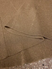 MOTF PREMIUM 优雅纽扣装饰针织连衣裙，秋冬 - 金色 - 查看 8