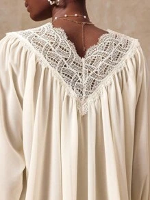 SHEIN Privé Blouse élégante pour femmes VITNOS en couleur unie avec patchwork en dentelle, style bohème de luxe pour les vacances d'automne et d'été - Nude - Voir 2