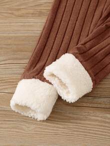SHEIN 2pcs Young Boy Simple Letter Decor Stand Collar Long Sleeve Top And Long Pants Fleece Trim Pajama Set - Brown - View 5