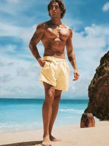 Manfinity BRENVOR 男士条纹派对百慕大短裤，透气梭织面料，黄色泳裤，男士条纹泳裤，男士黄色条纹泳裤，男士沙滩短裤，男士沙滩装 - 芥末黃 - 查看 3