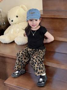 Dazy Kids 2件組女嬰圓領素色無袖T恤與寬鬆豹紋長褲套裝 女嬰服飾 - 黑色 - 查看 4