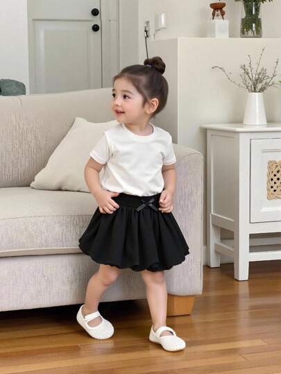 SHEIN Elladie kids 女婴纯色A字泡泡裙。纯色展现优雅格调，泡泡设计更添可爱气息。A字廓形修身，适合各种体型的宝宝。无论是户外玩耍、居家休闲、日常活动还是特殊场合，这款裙子都能让您的小公主展现独特魅力，享受快乐时光。