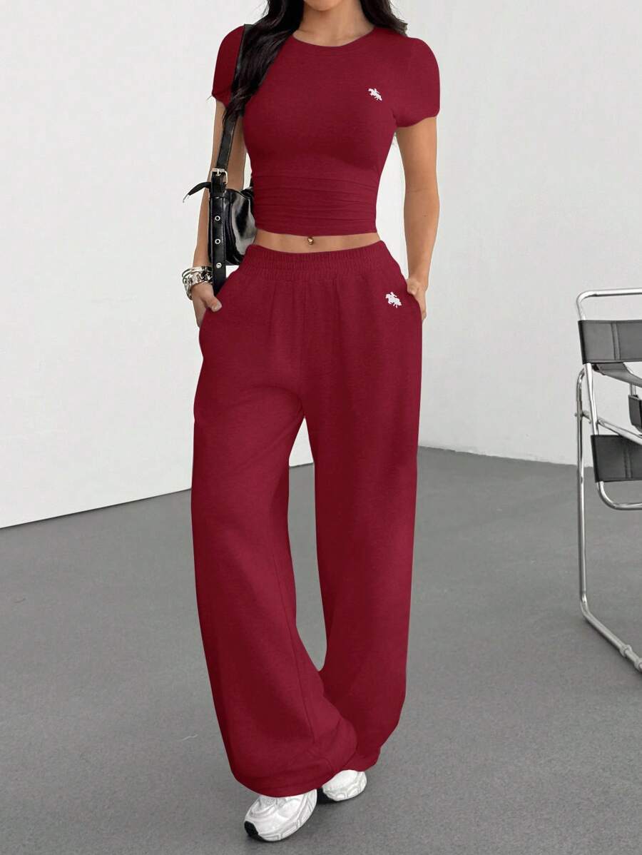 SHEIN EZwear 2 món/Bộ trang phục mùa hè cho nữ áo thun ngắn tay in họa tiết hiệp sĩ ôm vừa vặn - Màu Đỏ Sâu - Xem 1