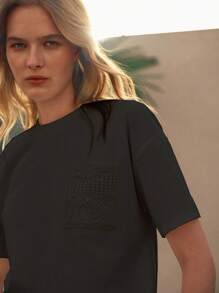 Lumivelle 女士基础款衬衫，简约舒适上衣，简约T恤，钩针口袋设计，适合大学校园的休闲日常穿着。 - 黑色 - 查看 5