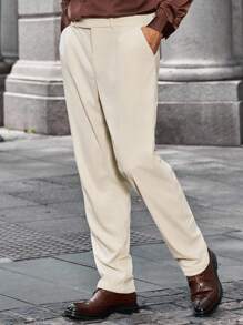 Manfinity Mode 男士休闲商务裤采用利落剪裁和舒适面料，将商务精致与都市风格完美融合。修身剪裁，适合所有体型，展现自信与干练。男士米色长裤，那不勒斯直筒休闲裤，时尚百搭。男士米色西装裤，灯芯绒休闲直筒裤，复古时尚那不勒斯宽松休闲裤，秋冬