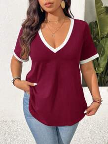 SHEIN Frenchy Camiseta casual de manga corta con cuello en V y bloques de color para mujer de talla grande, verano - Burdeos - Ver 3