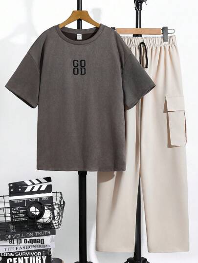 SHEIN 2 件青少年男孩简单小字母碰撞纹理深灰色短袖 T 恤和乳白色工作裤套装休闲学院风舒适时尚简约实用多功能柔软面料适合日常使用适合上学适合旅行适合户外运动适合春夏秋冬男孩 Y2k 青少年男孩服装返校服装青少年男孩服装青少年服装青少年上衣宽松裤子工装裤