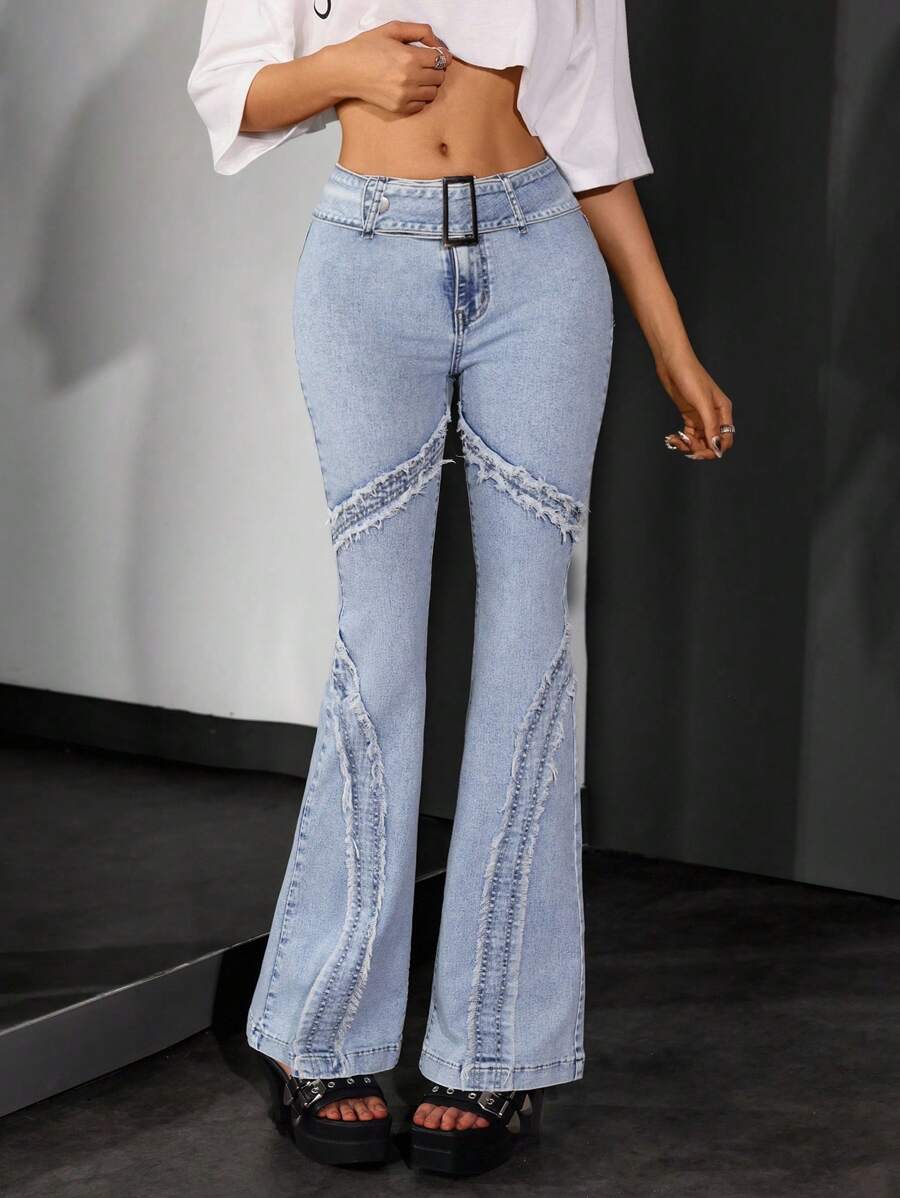 Jeanoix Jeans évasés à taille basse avec ourlet effiloché dans un style de rue décontructuré