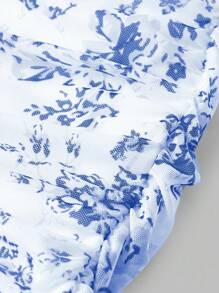 SHEIN Girlism Tween Girl 蓝色和白色花卉印花双层网眼针织弹力吊带迷你褶皱连衣裙 - 藍色 - 查看 3