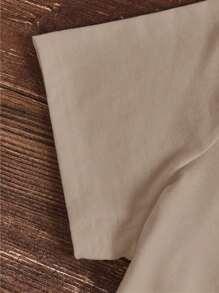 SHEIN LUNE 大码女式休闲花卉印花 V 领落肩修身短袖 T 恤、套头衫，适合夏季 - 卡其色 - 查看 4