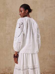 SHEIN Privé VITNOS 秋夏假日高级奢华波西米亚风复古女士度假烂花刺绣插肩袖时尚衬衫白色孔眼上衣 - 白色 - 查看 2