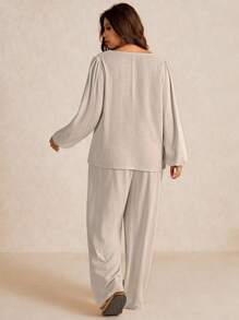 Elaquor Conjunto casual de 2 piezas de blusa de manga farol de cuello cuadrado y pantalones de unicolor para mujer de talla grande - Albaricoque - Ver 2