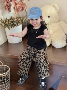Dazy Kids 2件組女嬰圓領素色無袖T恤與寬鬆豹紋長褲套裝 女嬰服飾 - 黑色 - 查看 2