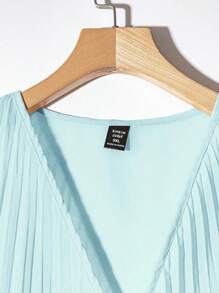 Franclia 女士加大码优雅纯色 V 领褶皱面料腰带蝴蝶结装饰褶皱中长裙和休闲衬衫两件套，度假休闲设计 - 淺藍色 - 查看 5