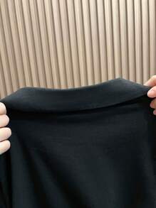 SHEIN 少女百搭黑色方形 V 领短袖 T 恤，设计师风格，夏季休闲 Polo 衫，齐腰长款，修身剪裁，干净女孩