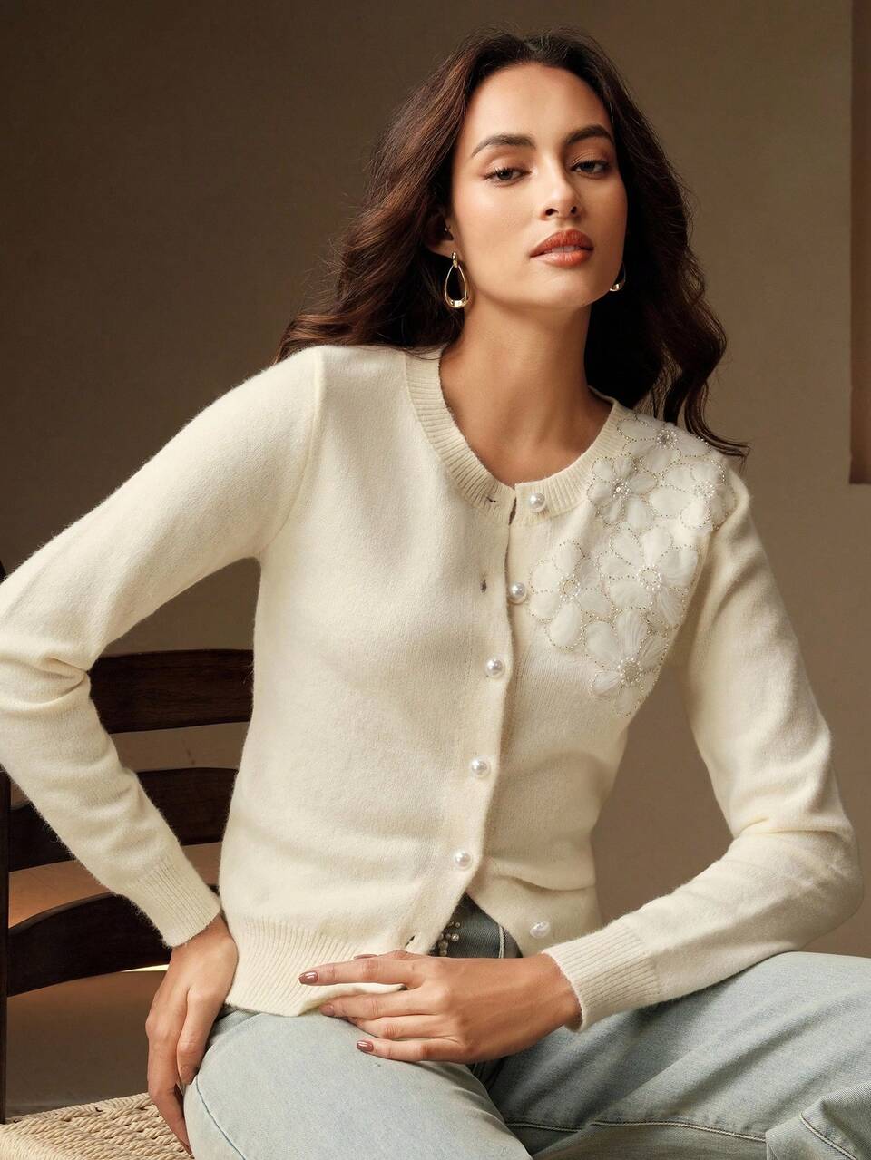 Women's Elegant Knitted Cardigan With Pearl Buttons And Floral Embroidery, Round Neck, Suitable For Autumn/Winter