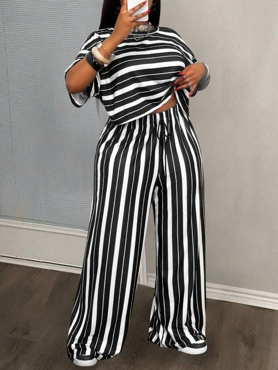 Slaydiva 2 Stücke/Set Damen Große Größen Schwarz & Weiß gestreifter Muster, locker geschnittenes Crop Top mit Dropped Shoulder und weite Hose, lässiger Anzug, Frühling/Sommer gestreiftes Zweiteiler Set Schwarz und Weiß, Zweiteiler Hosen Set Damen weite Beine, Schwarz und Weiß Zweiteiler Set