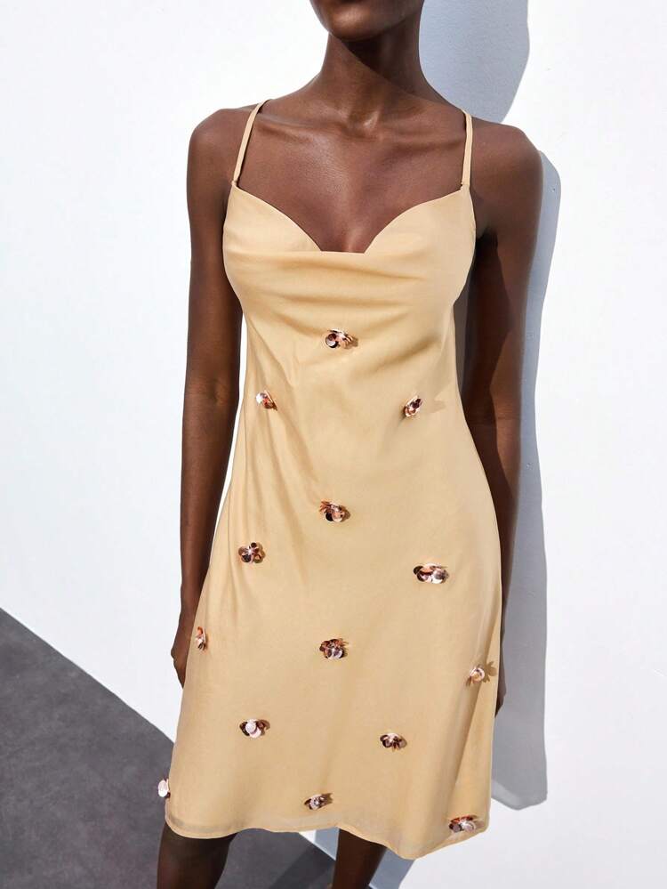 SHEIN Maija Women's Champagne Color Beaded Floral Accent Decorated Design Summer Versatile Modern Elegant Urban Fashionable Comfortable Fitted Halter Crossback Strap Beaded Floral All-Over Decorated Romantic Mermaid Style Music Event Social Outfit Glamorous Party Cruise Dress Elegant And Intellectual Female Wedding Guest Dress Outfit And Beautiful French Slouchy High-End Sense Of Intelligence And Elegance Old Money Style Cruise Clothing Vacation Wear