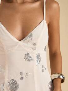 SHEIN BAE 女式夏季无袖3D花卉串珠露背连衣裙 - 杏色 - 查看 7