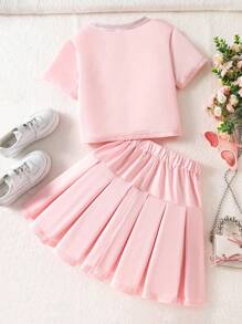 少女蝴蝶结装饰T恤和百褶裙套装