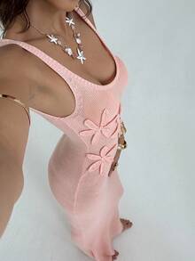 Aloruh 全新时尚年轻度假风格低胸修身纯色3D花卉装饰腰部收腰粉色露背A字长款针织连衣裙 - 粉色 - 查看 8