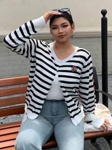 Dazy Plus 卡通图案刺绣圆领条纹长袖短款开衫，大码女装，秋季女装 - 黑與白 - 查看 1