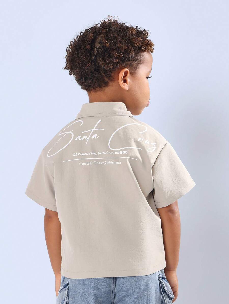SUMWON 男童休闲纽扣短袖图案衬衫圣克鲁斯中央海岸加州地址印花夏季海滩度假日常时尚轻便上衣 - 卡其色 - 查看 1