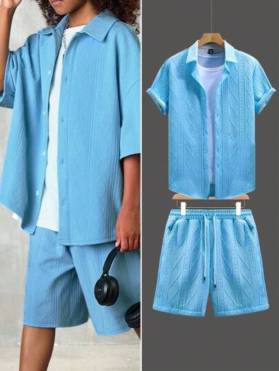 SHEIN 这款适合青少年男孩的春夏街头服饰两件套，包括休闲运动衬衫和短裤，采用宽松版型、纹理条纹和翻领设计，适合儿童服装、幼儿男童服装、返校套装、生日派对、晚间活动、表演、婚礼、洗礼和学校毕业典礼等场合。