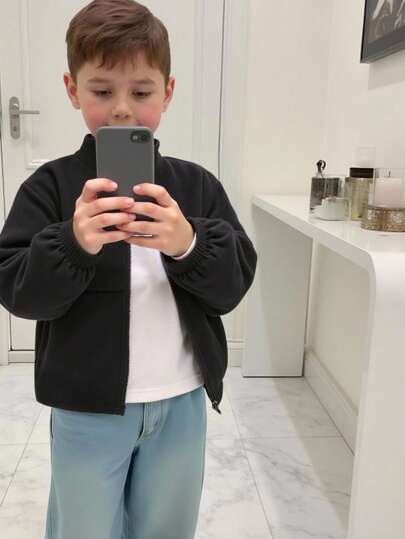 SHEIN 一件男童休闲学院风百搭纯色黑色长袖外套，适合通勤、上学、日常休闲、学院风、返校、校服、幼儿园、生日派对、晚宴、婚礼、洗礼、开学典礼、上学、旅行、运动、秋冬季穿着。