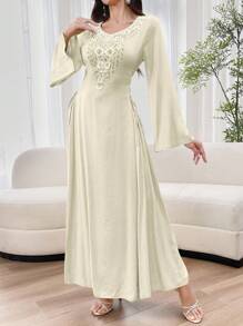 Al Najma 女式刺绣贴花交叉领带阿拉伯连衣裙，端庄 - 杏色 - 查看 3