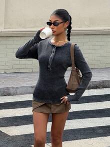 Muchica 女装秋季新款针织纽扣紧身长袖休闲复古破洞T恤，适合街头穿着 - 灰色 - 查看 5