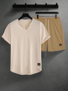 Manfinity Homme 男士休闲图案T恤和短裤套装，夏季